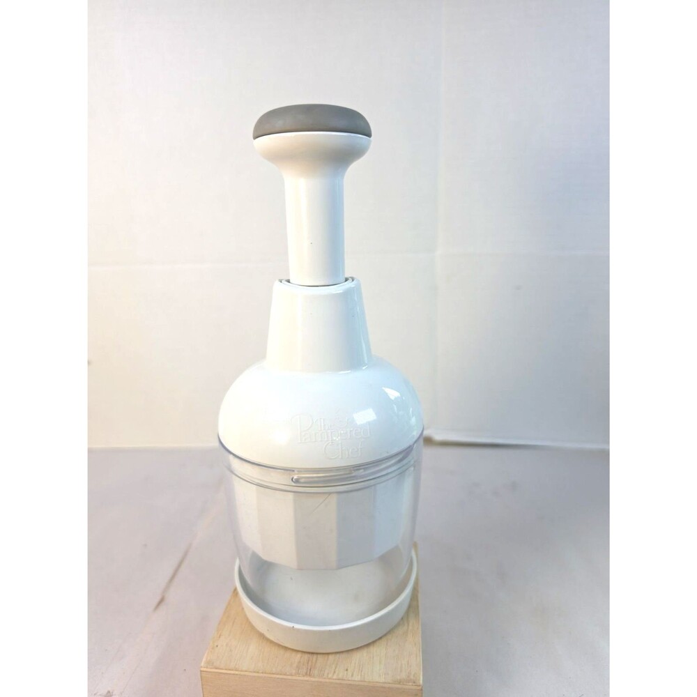 The Pampered Chef Push Handle Food Chopper USA #2585 Great Condition